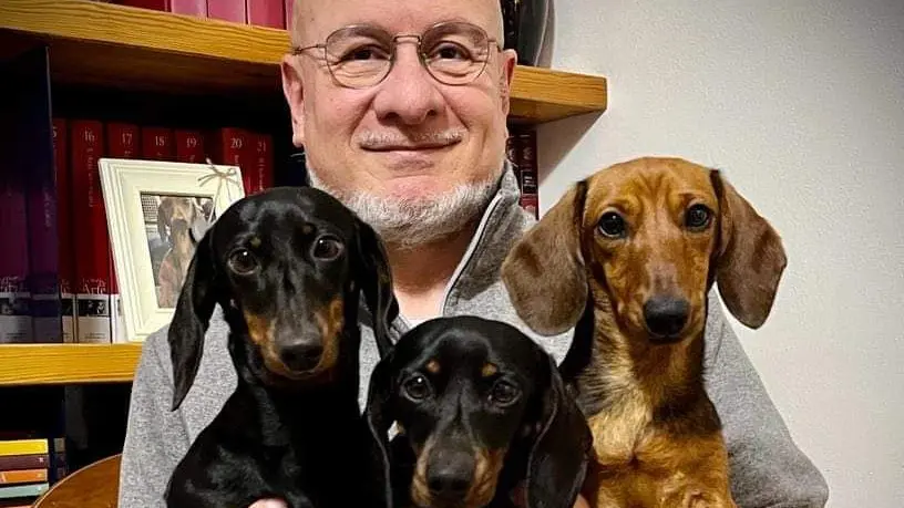 Luca Isoli e i suoi cani bassotti