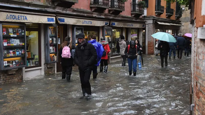 Interpress/M.Tagliapietra Venezia 12.11.2019.- Acqua alta Toletta.