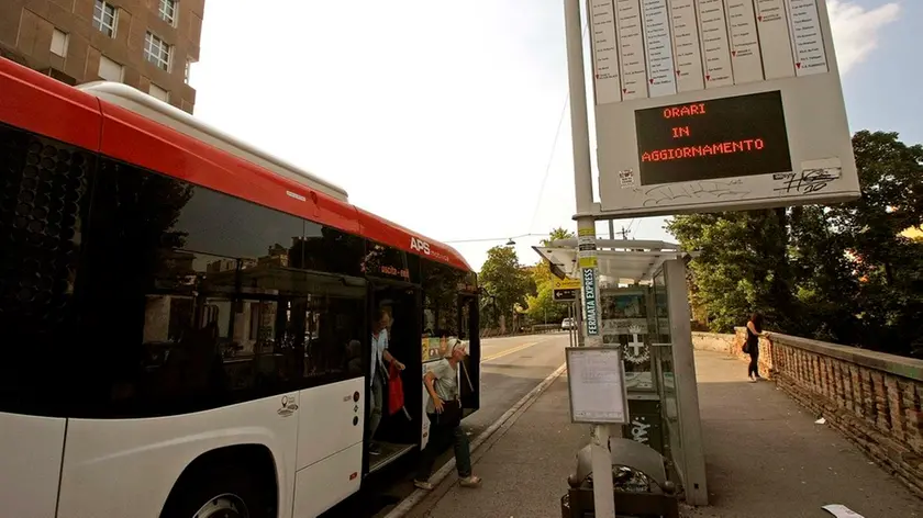 MARIAN - AGENZIA BIANCHI - PADOVA - FERMATA BUS VIA GIOTTO