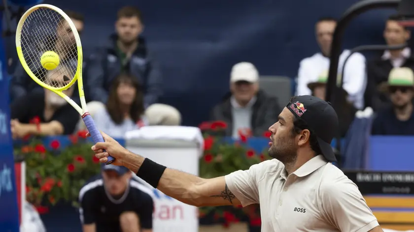 epa11490161 Matteo Berrettini of Italy in action during the final match against Quentin Halys of France at the Swiss Open tennis tournament in Gstaad, Switzerland, 21 July 2024. EPA/PETER KLAUNZER