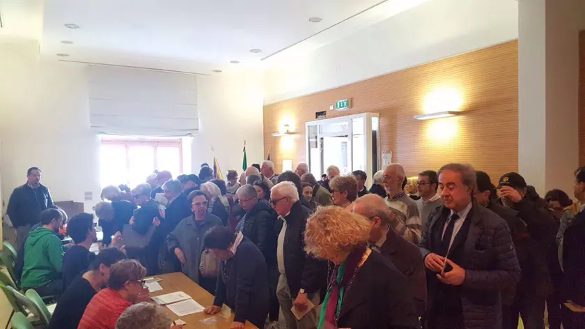Code al seggio in piazza dei Signori a Padova
