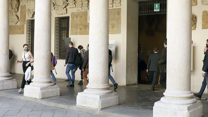 TOME' - AGENZIA BIANCHI - PADOVA - STUDENTI AL BO