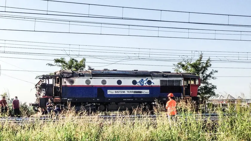 La locomotiva andata a fuoco (foto Pòrcile)