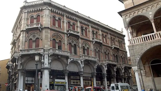Padova 02 Settembre 2005 G.M. P.zza delle Erbe,PALAZZO DELLE DEBITE (COMELLO) P.ZZA DELLE ERBE,PALAZZO DELLE DEBITE -COMELLO-