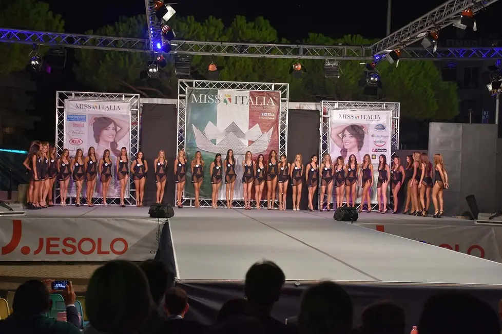 DE POLO - DINO TOMMASELLA - JESOLO LIDO - MISS ITALIA -IL PUVBBLICO E MOMENTI DELLA SFILATA