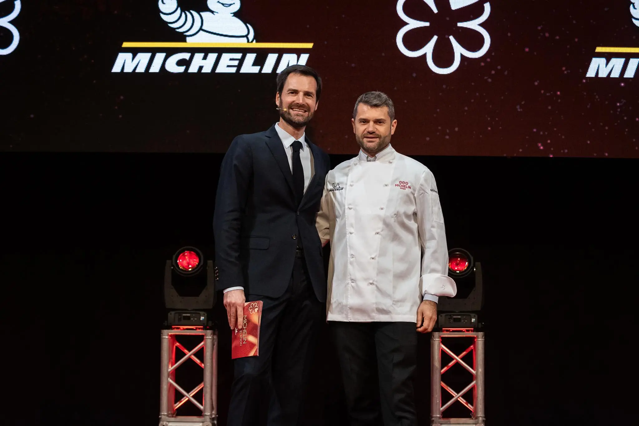 Lo chef Enrico Bartolini, del Mudoc di Milano, inisignito della terza stella durante la presentazione dell'edizione n. 65 della Guida Michelin, Piacenza, 6 novembre 2019. ANSA/ US/ ANDREA LEONE +++ ANSA PROVIDES ACCESS TO THIS HANDOUT PHOTO TO BE USED SOLELY TO ILLUSTRATE NEWS REPORTING OR COMMENTARY ON THE FACTS OR EVENTS DEPICTED IN THIS IMAGE; NO ARCHIVING; NO LICENSING +++