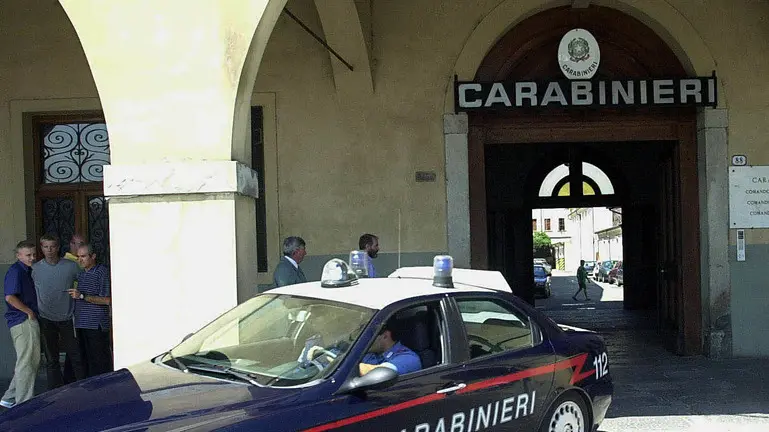 PD 09/98/2000 RESTELLO GM - CARABINIERI X CONF. STAMPA RECUPERO ECSTASY.MALAGOLI.USCITA DI UNA PATTUGLIA