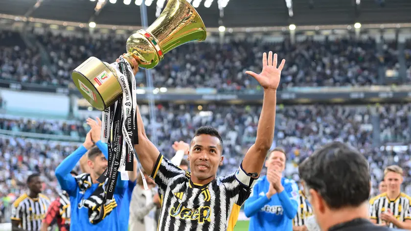 Juventus' Alex Sandro celebrates with the Coppa Italia trophy (won against Atalanta BC on 15 May 2024) at the end of the Italian Serie A soccer match Juventus FC vs AC Monza at the Allianz Stadium in Turin, Italy, 25 May 2024. ANSA/ALESSANDRO DI MARCO