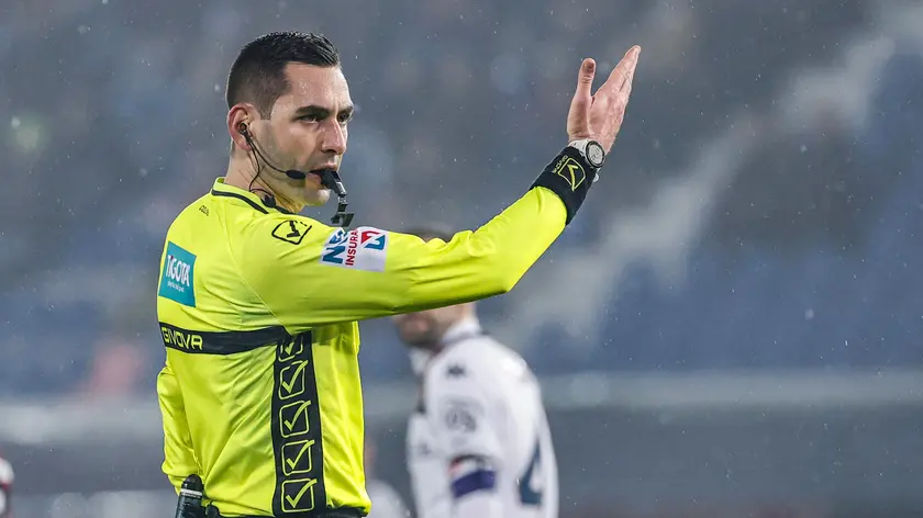 Referee Andrea Colombo during the Italian Serie A soccer match Bologna FC vs Genoa CFC at Renato Dall'Ara stadium in Bologna, Italy, 5 January 2024. ANSA /ELISABETTA BARACCHI