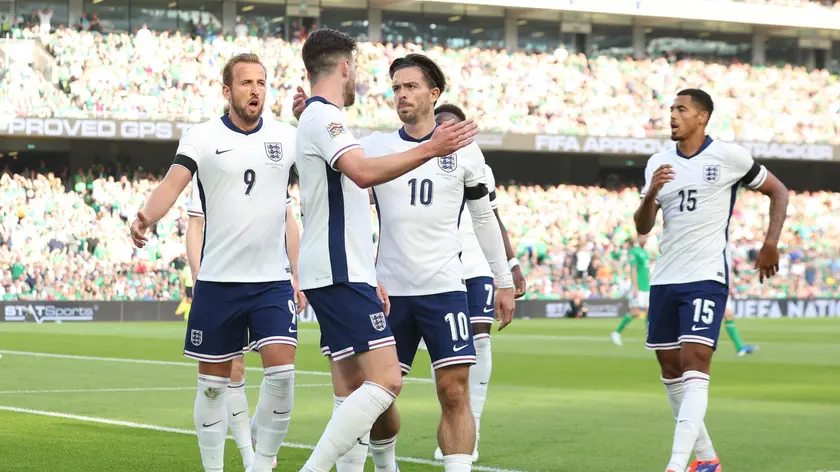 epa11592039 Declan Rice of England (C) celebrates scoring the 1-0 goal with Harry Kane of England (L) and Jack Grealish of England (R) during the UEFA Nations League group F soccer match between Ireland and England in Dublin, Ireland, 07 September 2024. EPA/ADAM VAUGHAN