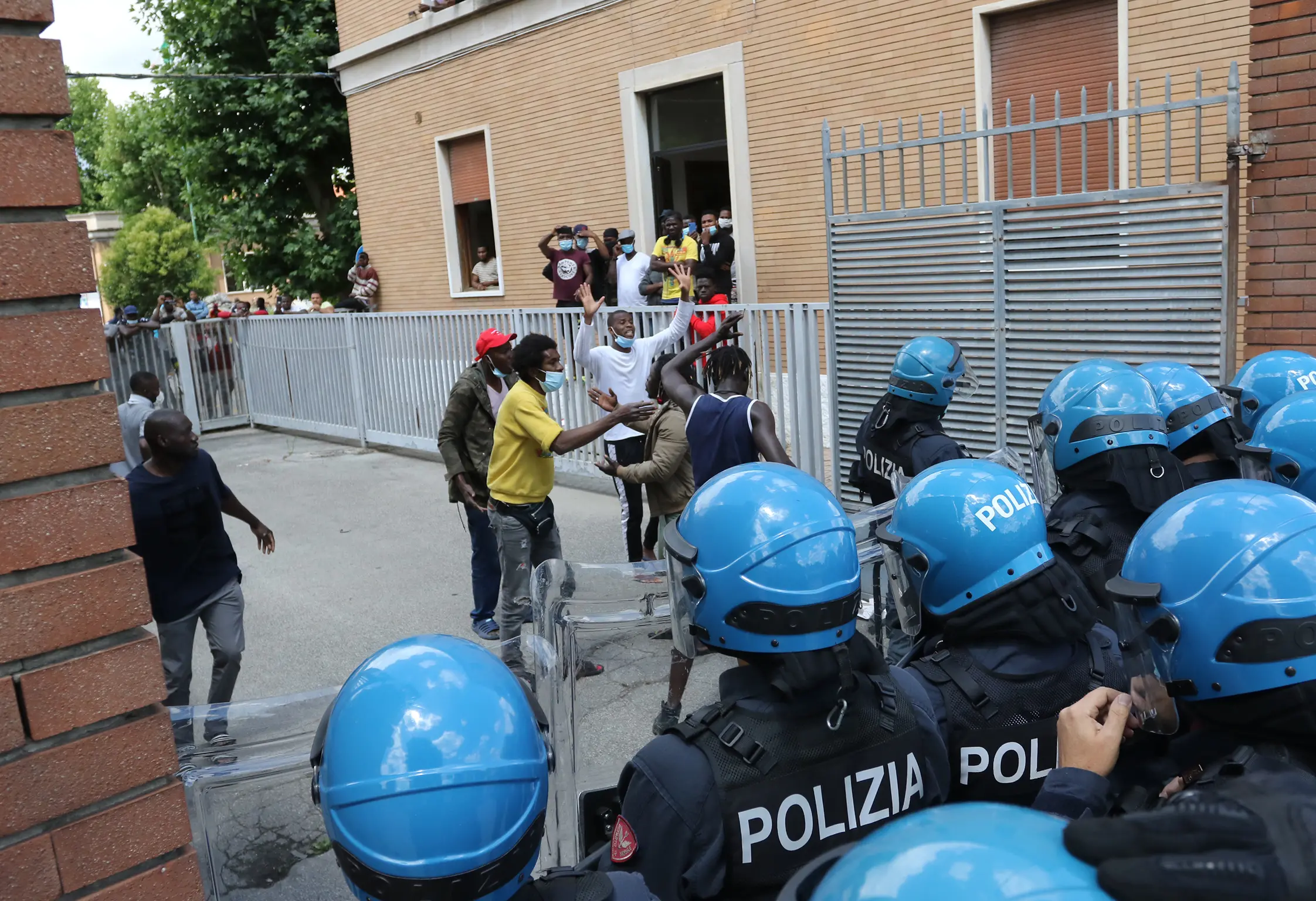 BARBIERI . AG.FOTOFILM . TREVISO . PROTESTA DEGLI IMMIGRATI DELLA CASERMA SERENA, INTERVIENE LA CELERE