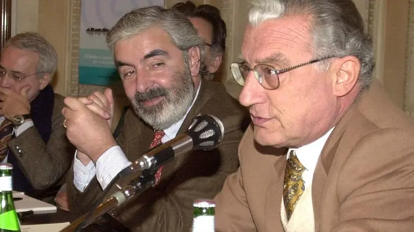 PD 20/11/2000 G.M. SALA CONVEGNI DELLA CASSA DI RISPARMIO DA DX GIOVANNI PALOMBARINI E FABIO BARBIERI (SALMASO)