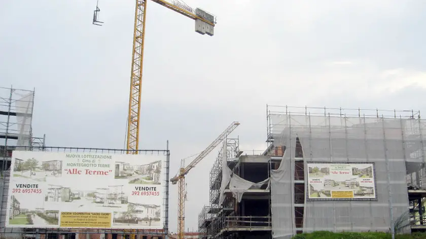 BELLUCO.CANTIERE PIAZZA MERCATO MONTEGROTTO
