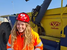 Giulia Bello, prima donna movimentatrice di container al porto di Venezia