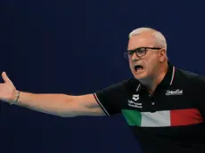 epa11145535 Head Coach Alessandro Campagna of Italy reacts during the Men's Water Polo match between USA and Italy at the FINA World Aquatics Championships in Doha, Qatar, 11 February 2024. EPA/YURI KOCHETKOV