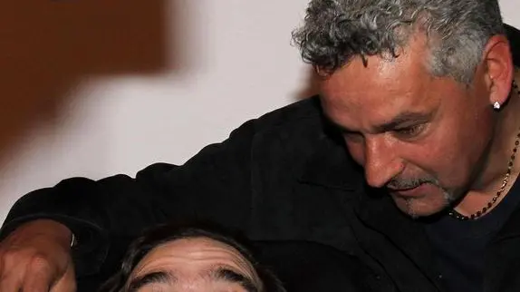 Stefano Borgonovo (S)con Roberto Baggio in occasione della presentazione del suo libro " Attaccante nato " a Milano. ANSA/MATTEO BAZZI