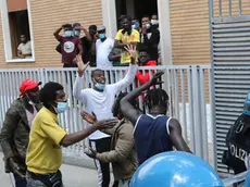 BARBIERI . AG.FOTOFILM . TREVISO . PROTESTA DEGLI IMMIGRATI DELLA CASERMA SERENA, INTERVIENE LA CELERE