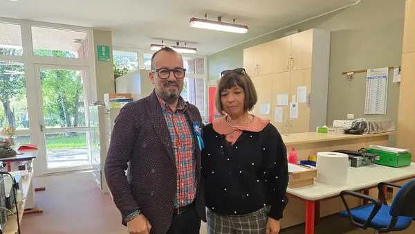 Il dirigente scolastico uscente Alfonso D’Ambrosio e l’attuale Maria Giannuzzi