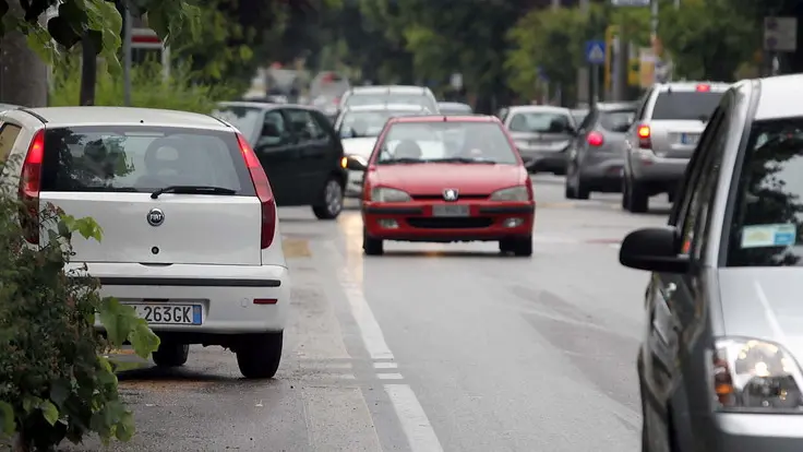 SALMASO - AUTO SU PISTA CICLABILE VIA FACCIOLATI SALMASO - AUTO SU PISTA CICLABILE VIA FACCIOLATI