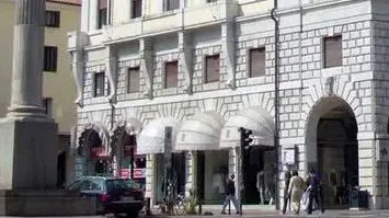 IL NEGOZIO. Il palazzo di piazza Garibaldi (ex Ricordi) dove aprirà la griffe della moda Prada