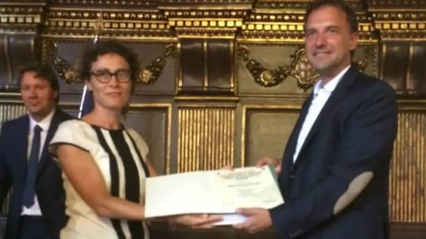Il sindaco Massimo Bitonci premia la vincitrice