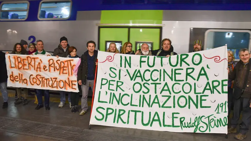 CAGNAN-AGENZIA BIANCHI-PADOVA-PARTENZA MANIFESTANTI "NO VAX" PER ROMA