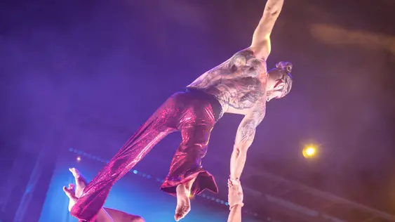 08/08/2017 Viareggio (LU), lo spettacolo ALIS della Compagnia Le Cirque with the World's Top Performers, in scena alla Cittadella del Carnevale