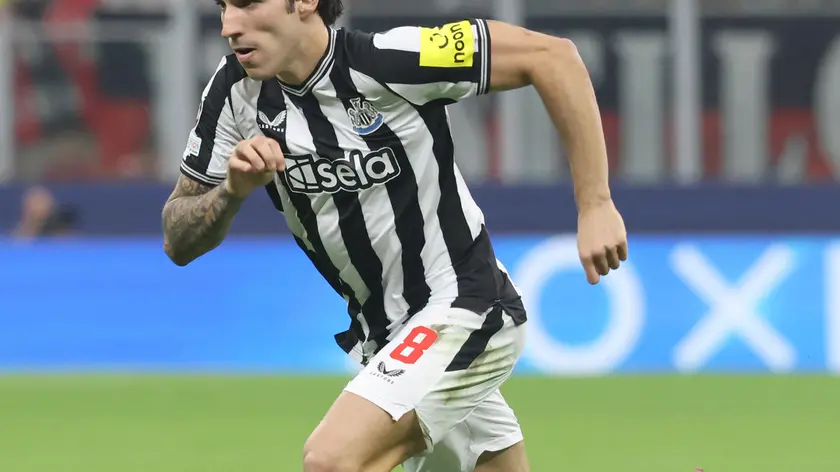 Newcastle's Sandro Tonali in action during he UEFA Champions League group F soccer match between Ac Milan and Newcastle at Giuseppe Meazza stadium in Milan, 19 September 2023. ANSA / MATTEO BAZZI