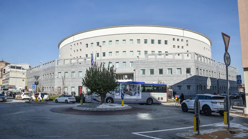 SBRISSA-AGENZIA BIANCHI-PADOVA-ESTERNI TRIBUNALE DI PADOVA