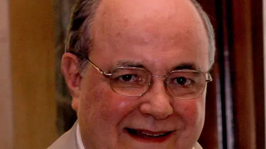 Manuel De Sica, figlio del regista Vittorio, posa per una foto questa mattina durante l'annuncio del restauro del film diretto da suo padre 'Miracolo a Milano', girato negli anni cinquanta. MATTEO BAZZI/ANSA/MNE