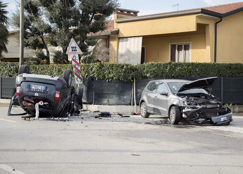 FERRO -FOTOPIRAN - SAN MARTINO DI LUPARI - INCIDENTE STRADALE VIA TOMBOLATA