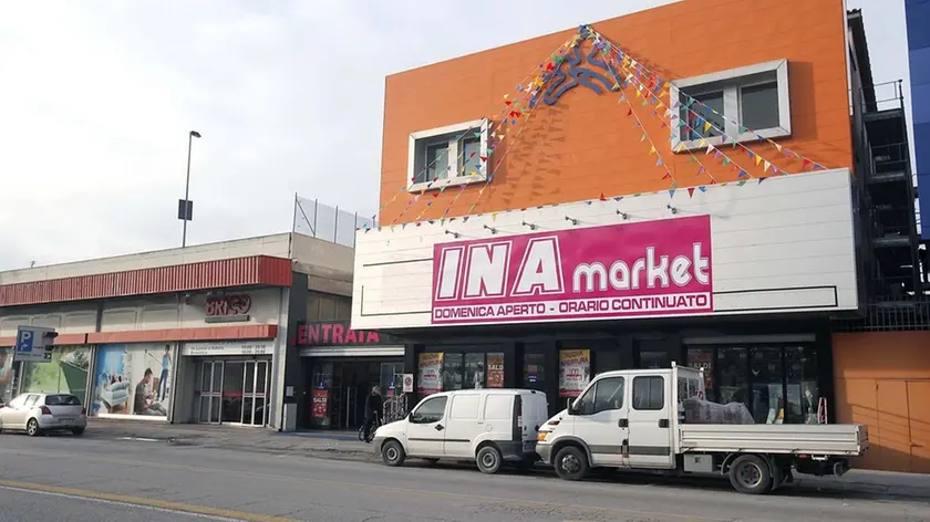 PIEROBON - NUOVO NEGOZIO CINESE VIA VENEZIA