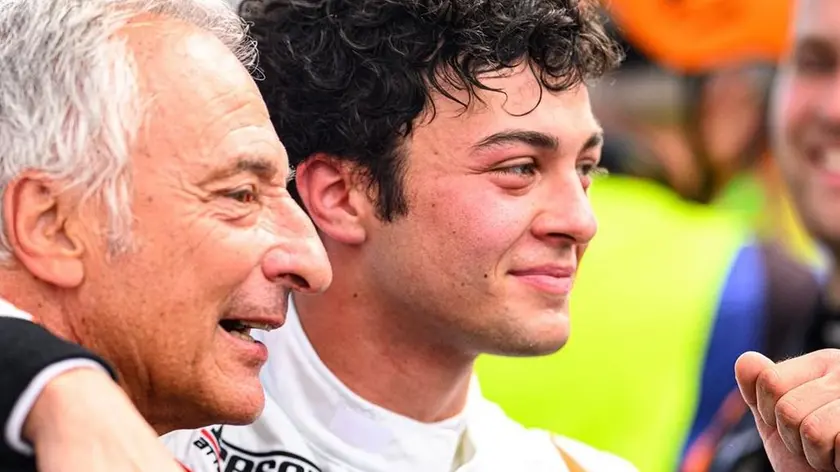Riccardo Patrese con il figlio Lorenzo ad Hockenheim: grande vittoria per il 18enne padovano
