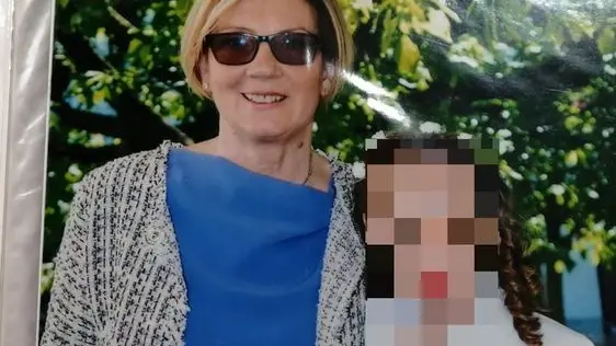 Nonna Silvana con la nipotina il giorno della Prima Comunione