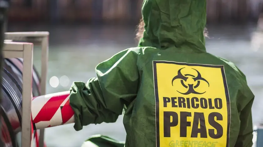 An handout picture provided by Greenpeace Italy press office shows a moment of the protest of Greenpeace activist today, Thursday, in Venice, Italy. Four activist, two men and two women, outside the headquarter of the Veneto Region at Balbi Palace protested against pollution from Pfas, stands for Perfluoroalkyl substances, affecting a large area of the Veneto region among the provinces of Vicenza, Verona and Padua. Venice, Italy, March 9, 2017. ANSA/ GREENPEACE ITALY PRESS OFFICE/ HO +++ ANSA PROVIDES ACCESS TO THIS HANDOUT PHOTO TO BE USED SOLELY TO ILLUSTRATE NEWS REPORTING OR COMMENTARY ON THE FACTS OR EVENTS DEPICTED IN THIS IMAGE; NO ARCHIVING; NO LICENSING +++