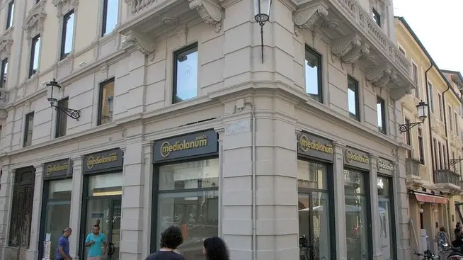 MARIAN - AGENZIA BIANCHI - PADOVA - PALAZZO MEDIOLANUM