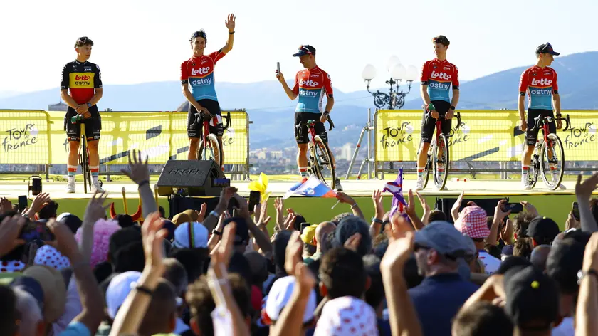 epa11441826 Lotto - Dstny during the official teams presentation of the 2024 Tour de France cycling race in Florence, Italy, 27 June 2024. The 111th edition of the Tour de France will start in Florence, Italy, on 29 June and will finish in Nice, France, on 21 July. EPA/KIM LUDBROOK