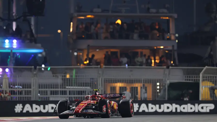 epa11762424 Scuderia Ferrari driver Carlos Sainz Jr. of Spain Mexico in action during the Qualifying for the Formula One Abu Dhabi Grand Prix, in Abu Dhabi, United Arab Emirates, 07 December 2024. The 2024 Formula One Abu Dhabi Grand Prix is held on the Yas Marina Circuit racetrack on 08 December. EPA/ALI HAIDER