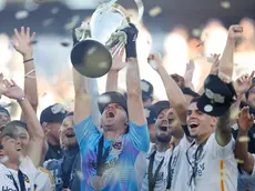 epaselect epa11763780 Los Angeles Galaxy players celebrate after winning the Major League Soccer (MLS) Cup Final between the LA Galaxy and the New York Red Bulls, in Carson, California, USA, 07 December 2024. EPA/CAROLINE BREHMAN