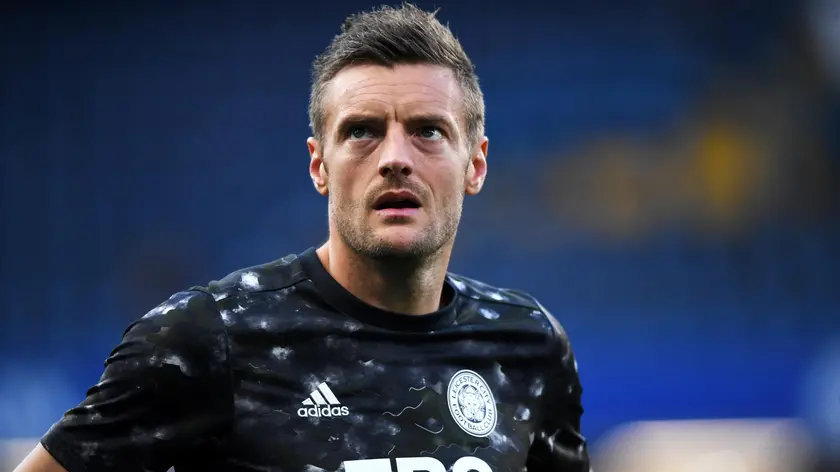 epa09958661 Leicester striker Jamie Vardy during the warm-up before the English Premier League soccer match between Chelsea FC and Leicester City in London, Britain, 19 May 2022. EPA/NEIL HALL EDITORIAL USE ONLY. No use with unauthorized audio, video, data, fixture lists, club/league logos or 'live' services. Online in-match use limited to 120 images, no video emulation. No use in betting, games or single club/league/player publications