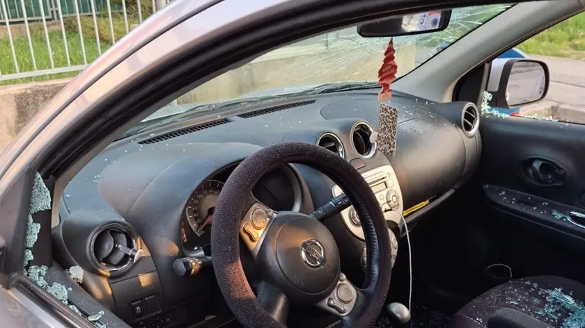 I danni ingenti alla Nissan del 23enne