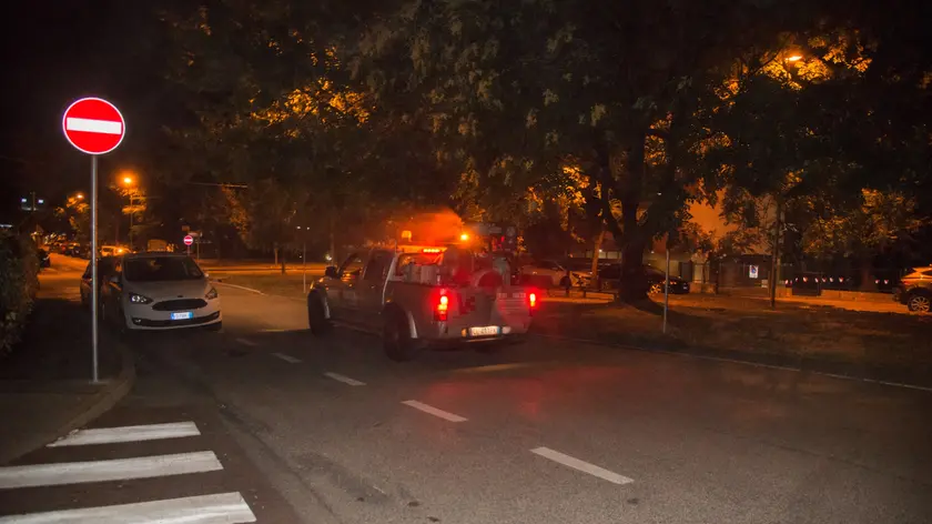 Una disinfestazione notturna contro le zanzare