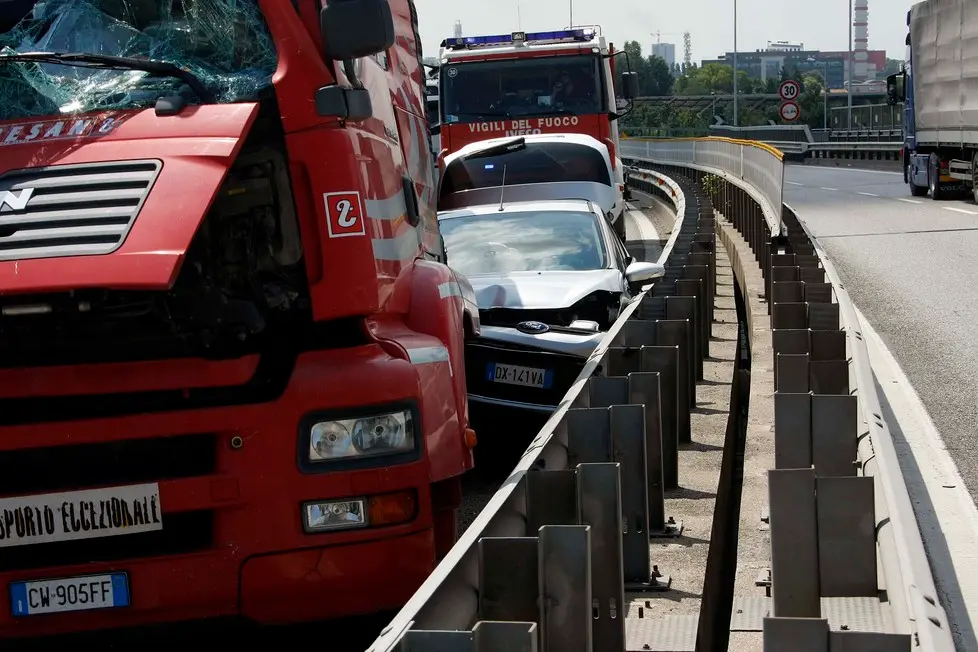BARON - AGENZIA BIANCHI - PADOVA - INCIDENTE IN TANGENZIALE