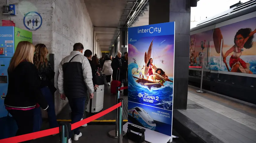Presentazione dell’Intercity di Trenitalia dedicato al film Disney Oceania 2 presso la stazione Termini Roma, 25 novembre 2024. ANSA/FABIO CIMAGLIA (NPK)