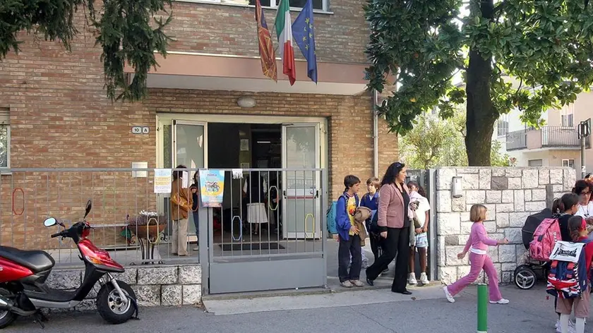 BARON - RITROVAMENTO BOMBA DOMUS LAETITIAE. SCUOLA CHE VERRA' SFOLLATA BARON - RITROVAMENTO BOMBA DOMUS LAETITIAE.