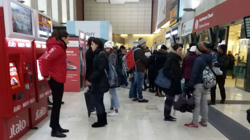 Passeggeri bloccati alla stazione di Padova dallo sciopero