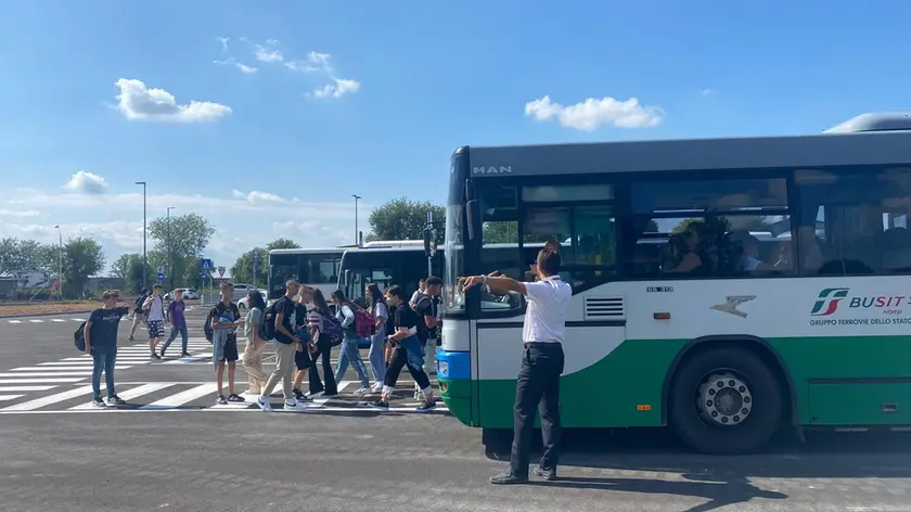 Gli studenti degli istituti superiori al nuovo parcheggio scambiatore