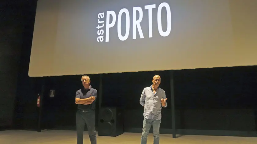 Franco e Bruno Abriani della società Itaca sul palco del cinema Porto Astra