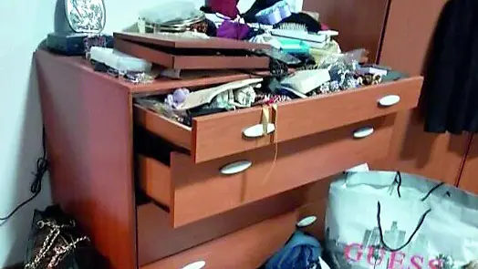 La devastazione lasciata dai ladri dopo una scorribanda