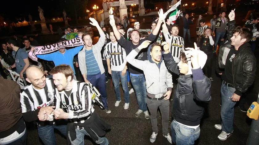 Il passato: tifosi juventini mentre festeggiano